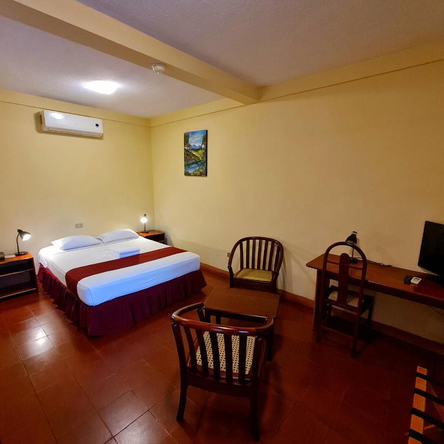 Hotel Austria Леон Экстерьер фото